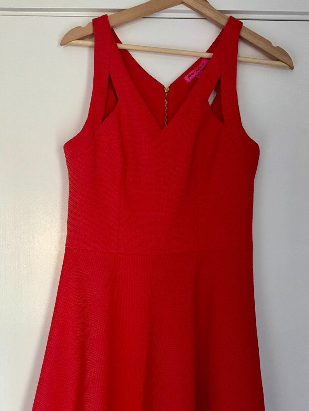 Betsey Johnson. Size 8. Bright Red/Coral Red.